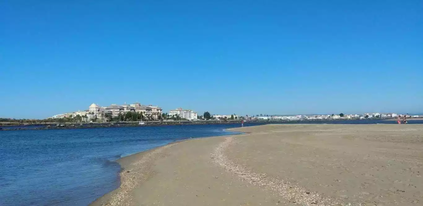 Playa Punta del Caimán-de la Gola